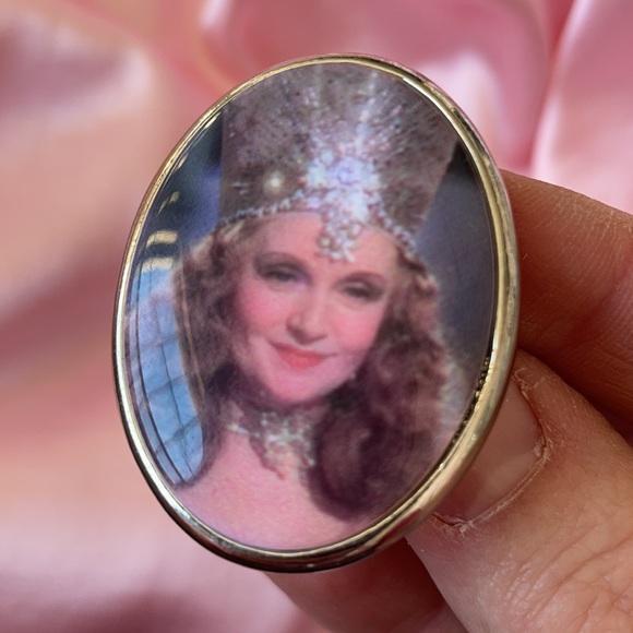 Vintage Tarina Tarantino wizard of Oz Glinda the good witch cameo ring - Picture 11 of 12